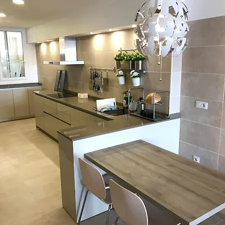 Апартаменты Fantastic 4 Bedroom With Ocean Views!