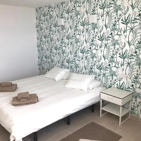 Fantastic 4 Bedroom With Ocean Views!