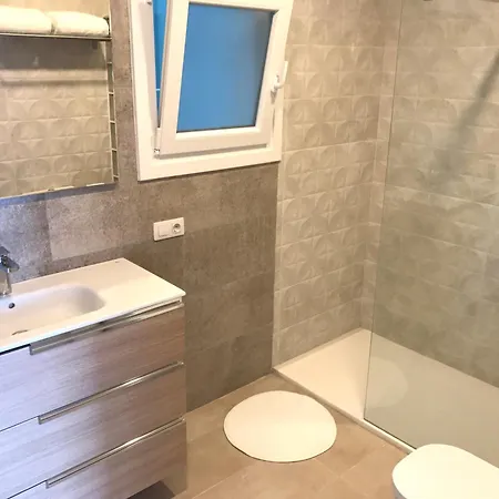 Fantastic 4 Bedroom With Ocean Views!