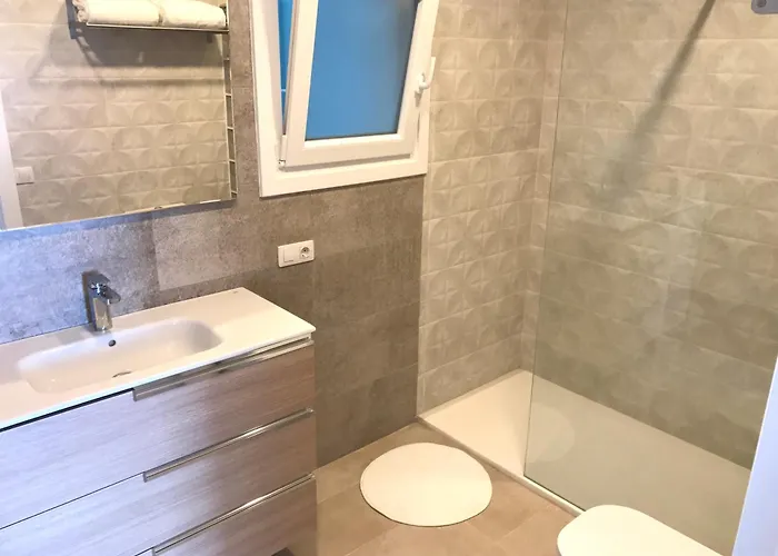 Fantastic 4 Bedroom With Ocean Views!