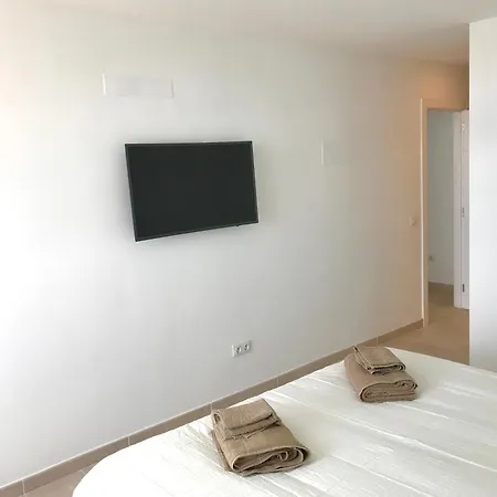 Fantastic 4 Bedroom With Ocean Views! Lejlighed