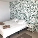 Fantastic 4 Bedroom With Ocean Views!