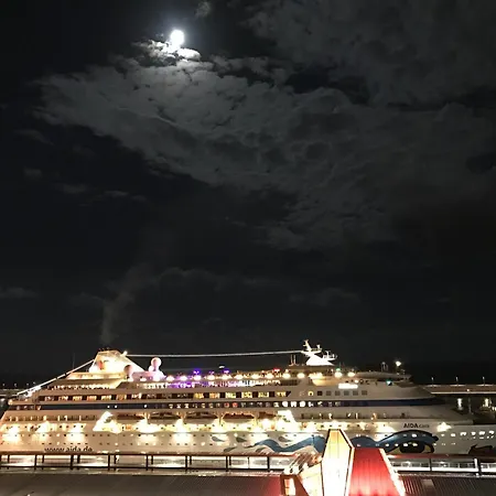 Apartment Fantastic 4 Bedroom With Ocean Views! *