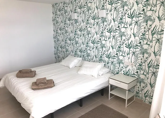 Fantastic 4 Bedroom With Ocean Views!